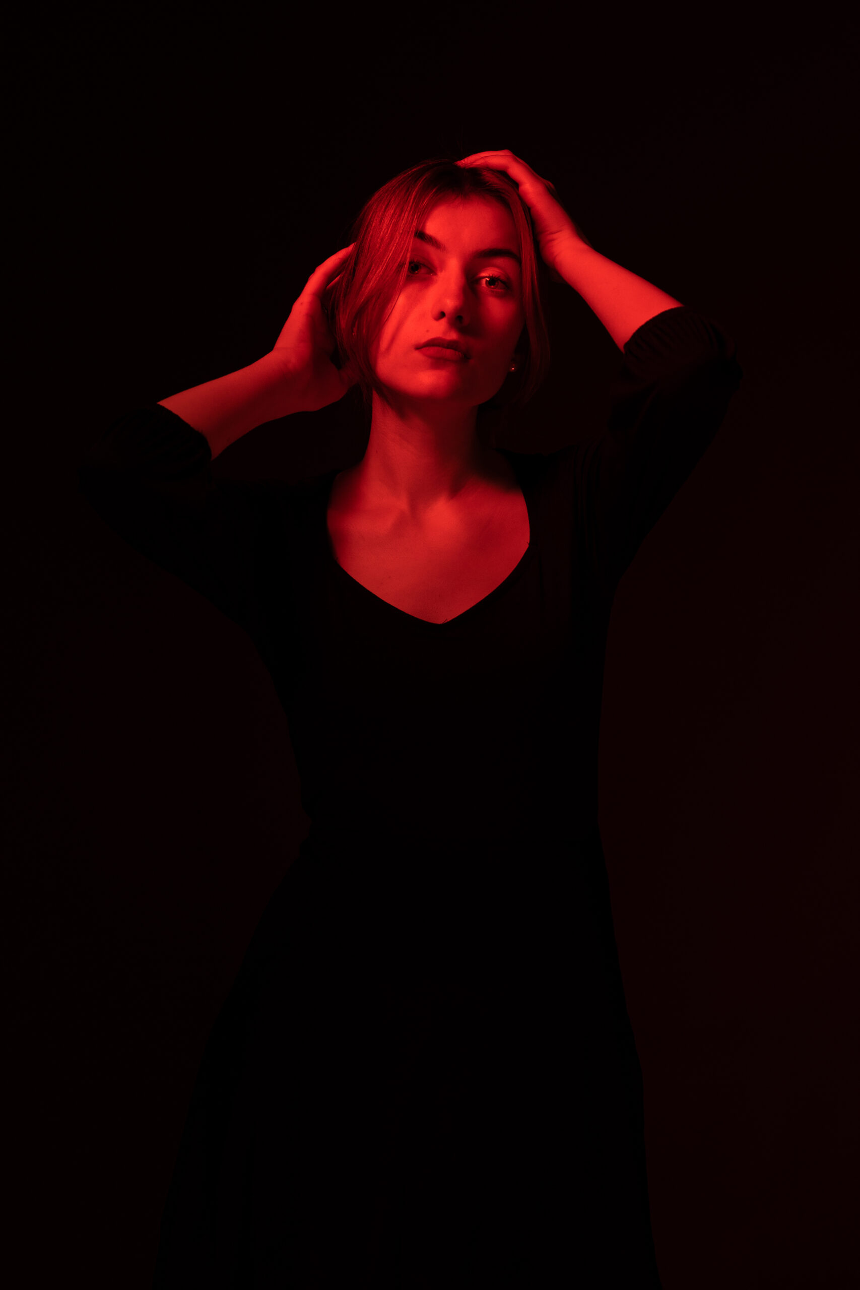 czerwony czarny portret kobiety zdjęcie