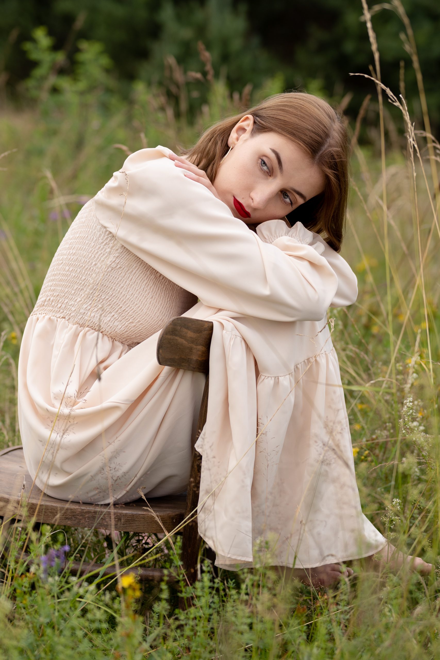 dziewczyna na łące